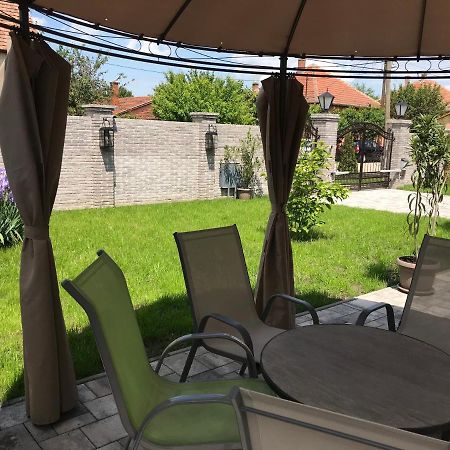 Eden Apartman Algyo Екстериор снимка
