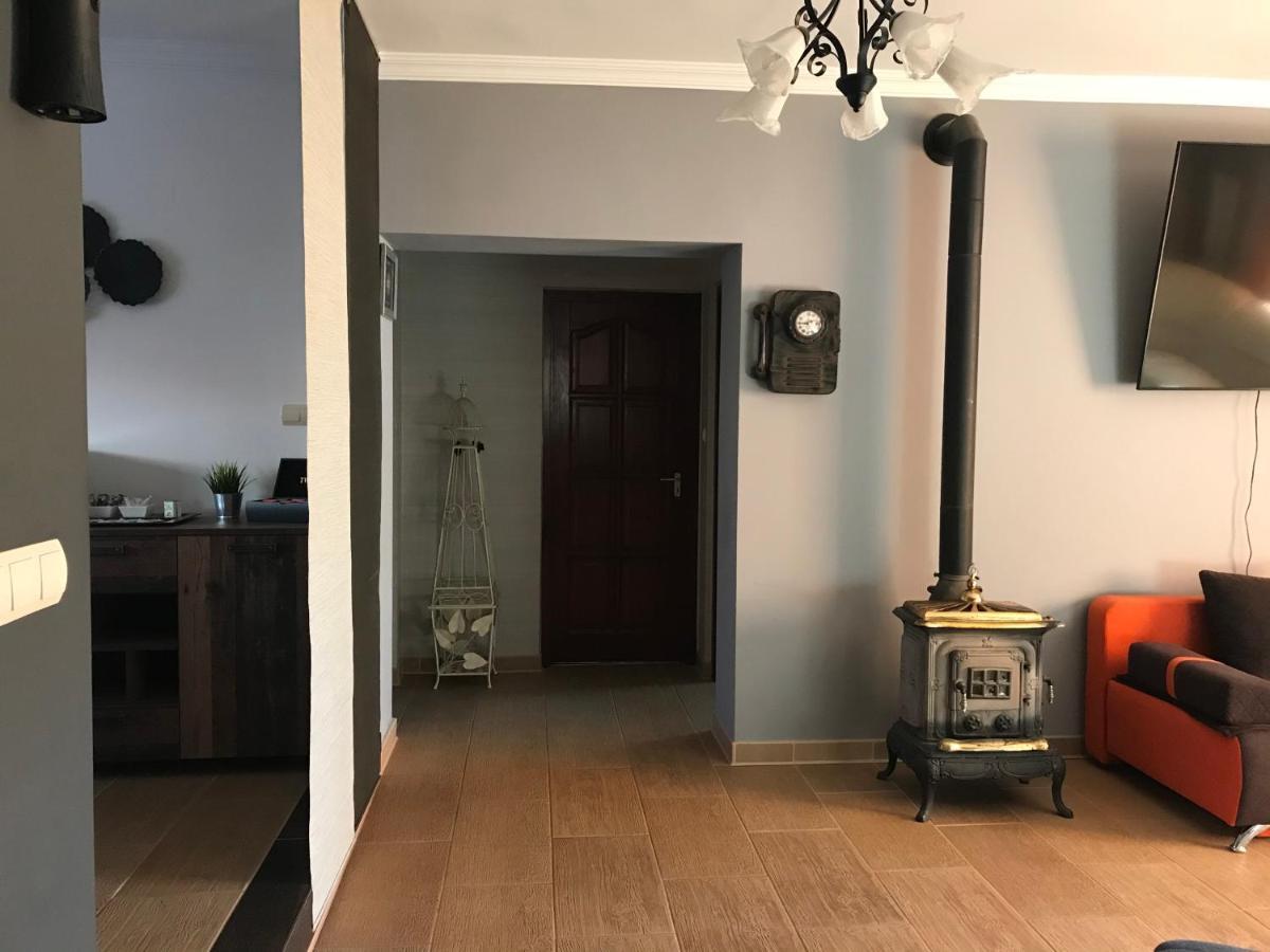 Eden Apartman Algyo Екстериор снимка
