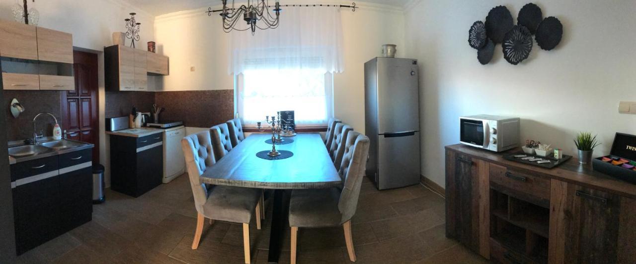 Eden Apartman Algyo Екстериор снимка