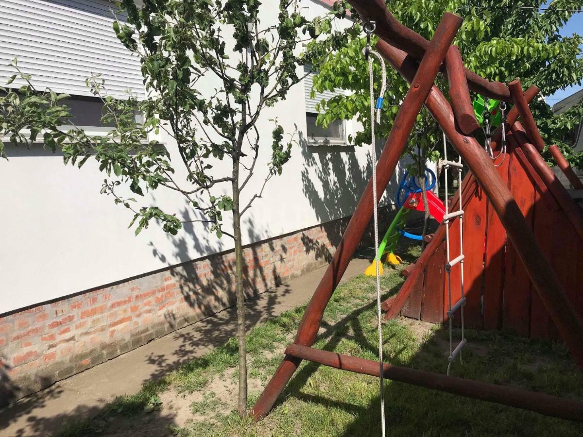 Eden Apartman Algyo Екстериор снимка