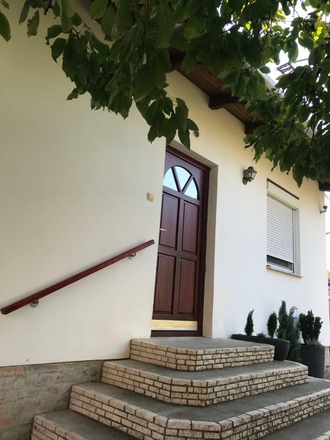 Eden Apartman Algyo Екстериор снимка